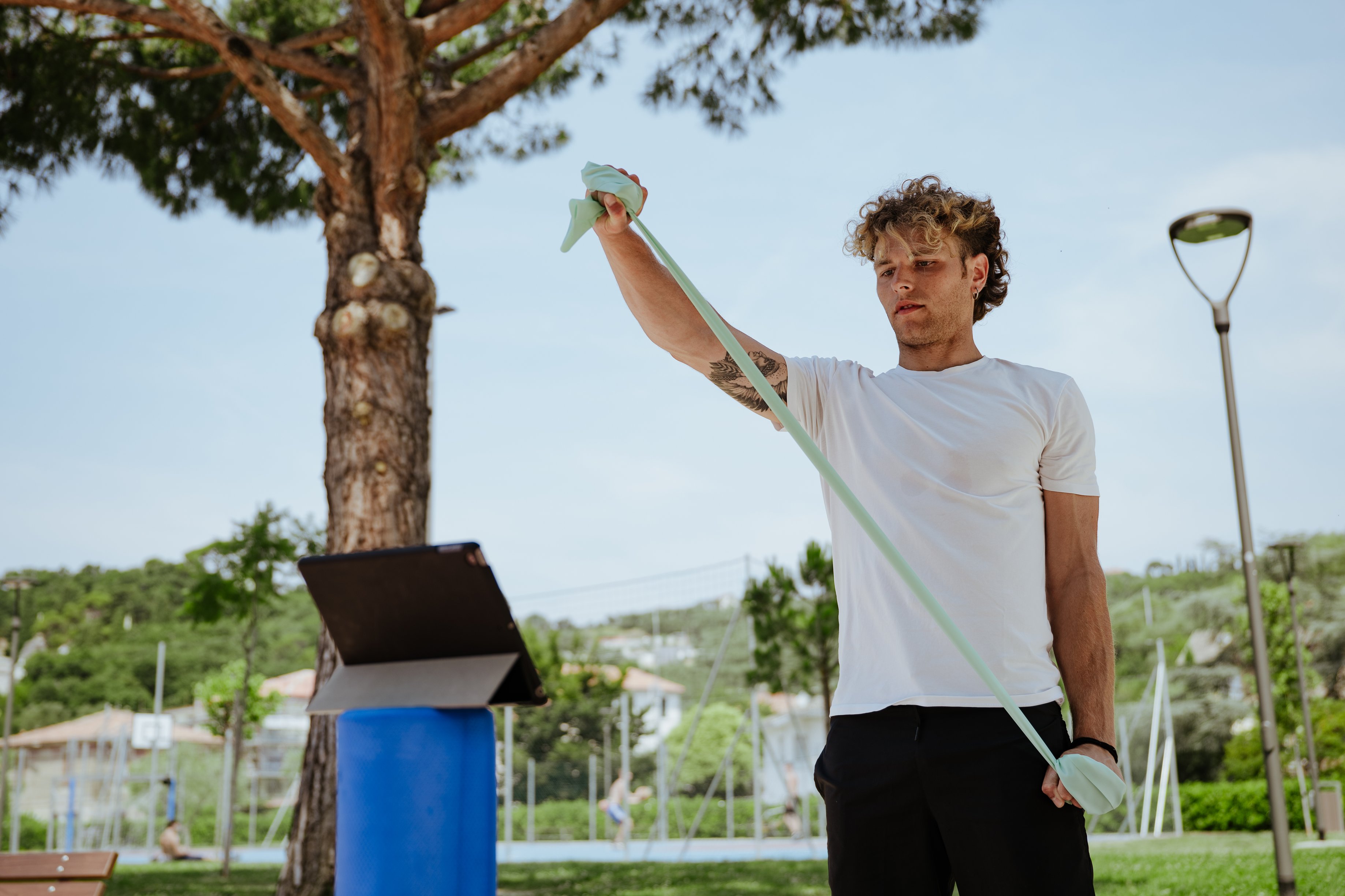 Dolore all’Anca di Notte: Cause, Rimedi e Come Dormire Meglio